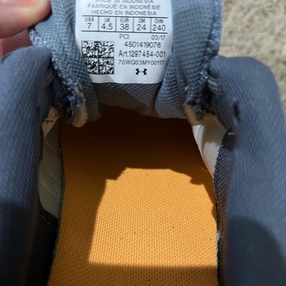 Under Armour Toccoa Women's Running Shoes Size 7 Gray Sneakers. Worm one time - Picture 4 of 6